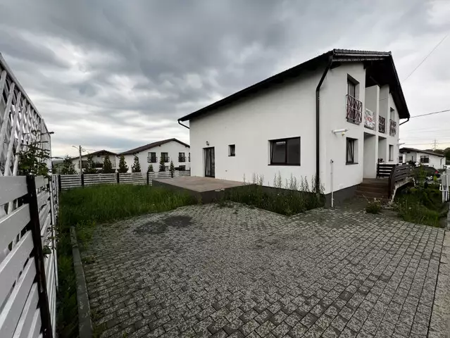 Casa de vanzare 4 camere decomandate terasa in Sibiu cartier Bavaria 