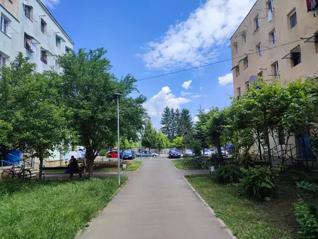 Garsoniera decomandata de vanzare parter 28 mp Sibiu zona Lazaret