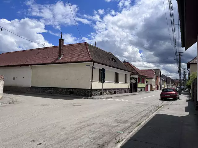 Casa individuala de vanzare si 241 mp curte zona Turnisor Sibiu