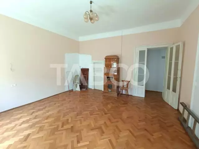 Apartament decomandat de vanzare 4 camere in Centrul Istoric Sibiu 