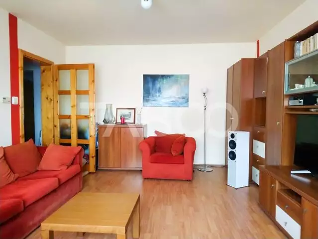 Apartament de vanzare cu 3 camere decomandate pe strada Lunga in Sibiu