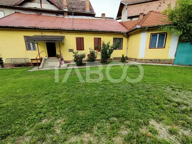 Casa cu 2 apartamente individuale teren 560mp pivnita Piata Cluj Sibiu