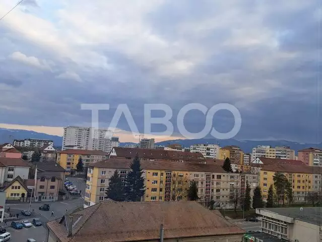 Apartament cu 2 camere si balcon de inchiriat in zona Mihai Viteazul