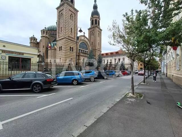 Spatiu comercial 61 mp utili cu vad pietonal in Centrul Istoric Sibiu