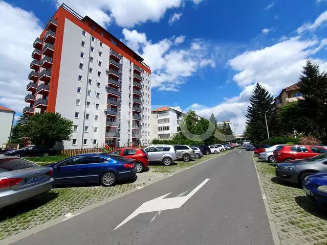 Apartament decomandat 53 mpu etaj 1 in zona Mihai Viteazul