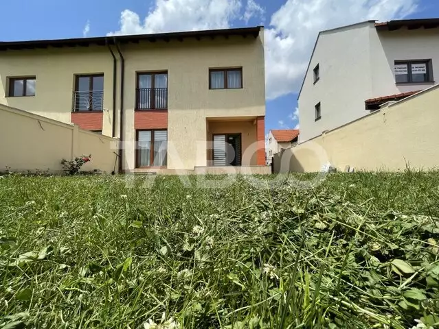 Casa cu 5 camere 3 bai si 2 locuri parcare teren 350 mp Selimbar Sibiu
