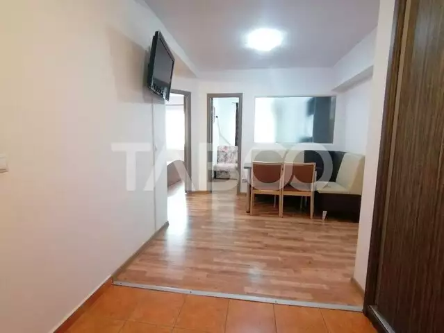 Apartament renovat de vanzare cu 3 camere etaj intermediar in Sibiu