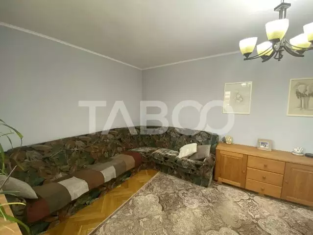 Apartament 4 camere 80 mp cu boxa si garaj zona Caroline Alba Iulia