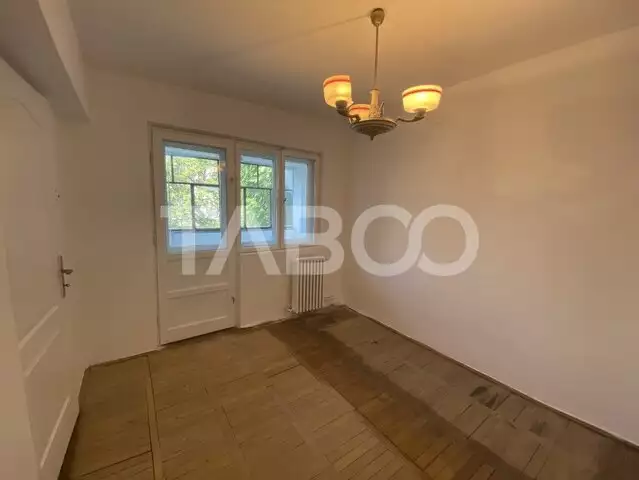 Apartament 3 camere 47 mp etaj intermediar zona Centru Alba Iulia 