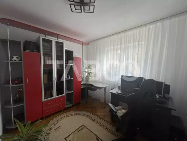 Apartament decomandat 5 camere 100 mp utili pivnita Cetate Alba Iulia