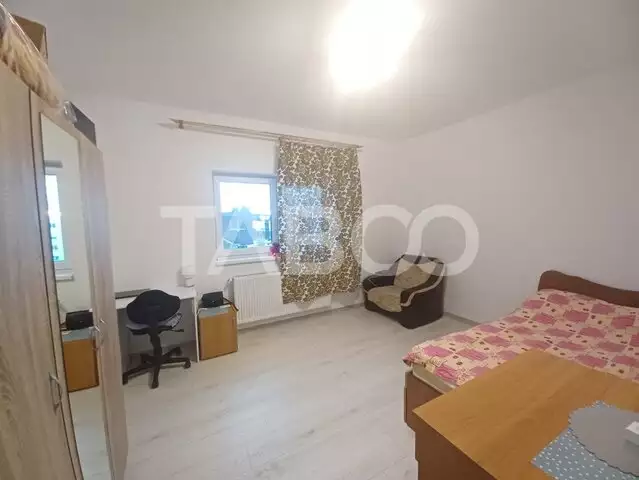 Apartament decomandat la etajul 3 cu balcon si loc de parcare 