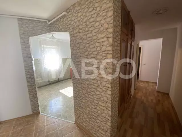 Apartament 3 camere 67 mpu zona linistita Tolstoi Alba Iulia