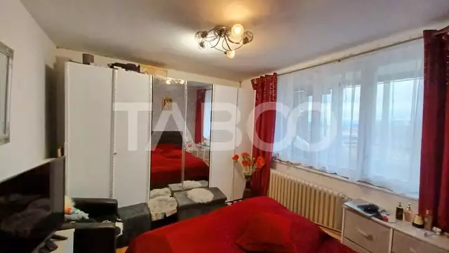Apartament decomandat cu 2 camere si balcon in bloc cu lift Sibiu