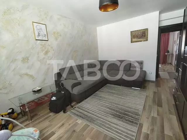 Apartament de vanzare 2 camere decomandate, balcon si loc de parcare