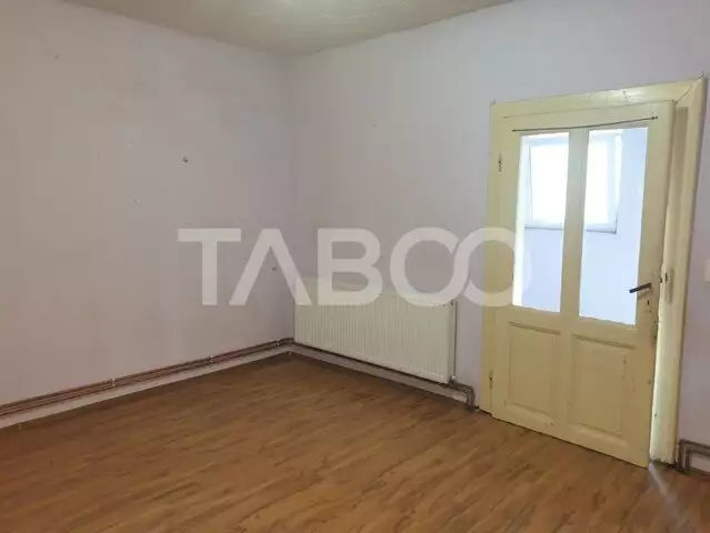 Casa individuala 2 camere teren 371 mp si curte 269 mp Sebes Alba