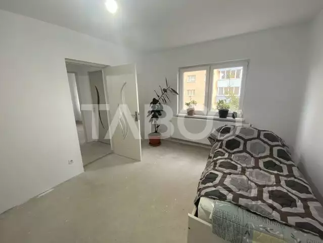 Apartament 3 camere 46 mp loc de parcare zona Cetate Bd Transilvaniei