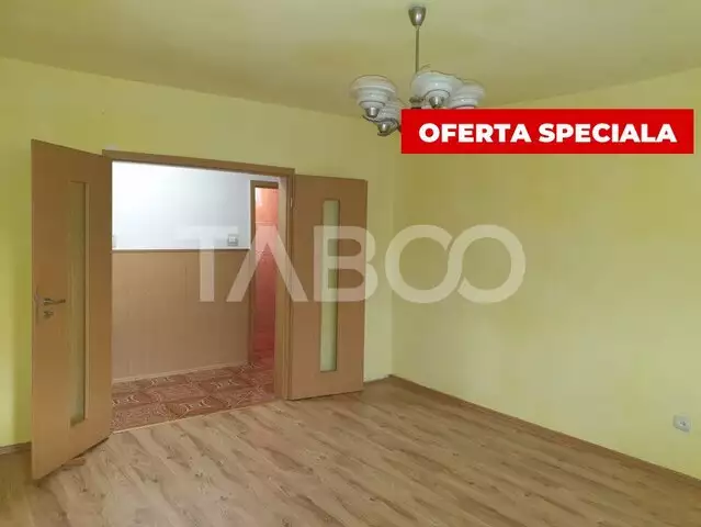 Apartament generos de vanzare 3 camere 70 mp balcon Sebes Alba-Iulia