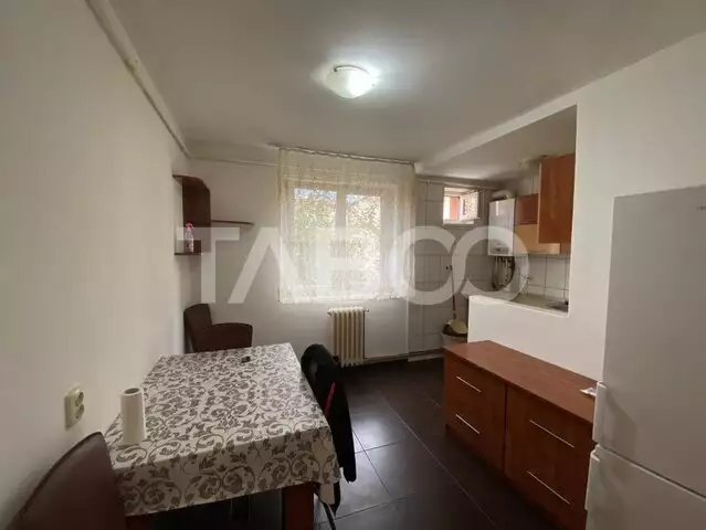 Apartament de vanzare 3 camere etaj intermediar zona Cetate Alba Iulia