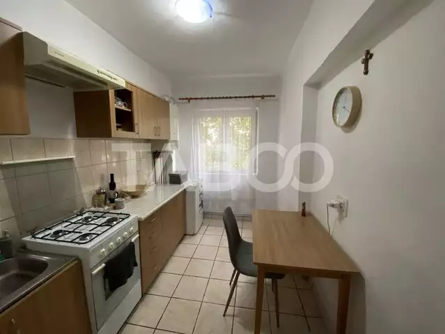 Apartament 2 camere 50 mp etaj intermediar zona Cetate Alba Iulia 