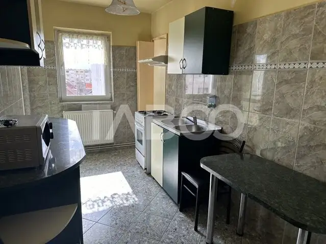 Apartament de inchiriat decomandat 3 camere etaj 4 zona Stejarului