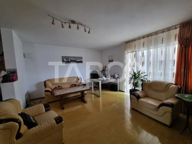 Apartament de inchiriat 3 camere 2 balcoane 1  parcate in  Piata Cluj
