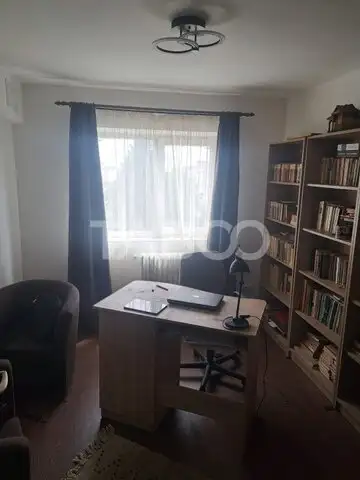 Apartament 80mp cu 4 camere si 2 bai de vanzare zona Centrala