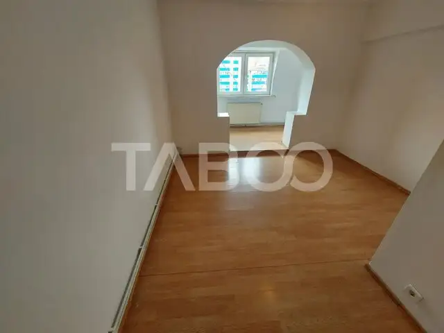 Apartament 2 camere decomandate 56 mp utili balcon zona Terezian Sibiu