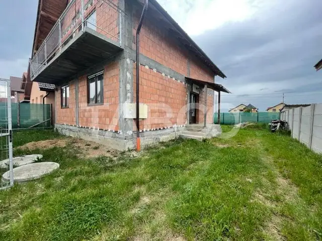 Casa individuala 5 camere 130 mpu curte libera 200 mp Cristian Sibiu