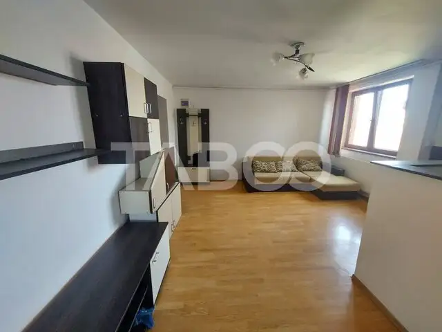 Apartament de vanzare decomandat 2 camere 60 mpu balcon Piata Cluj
