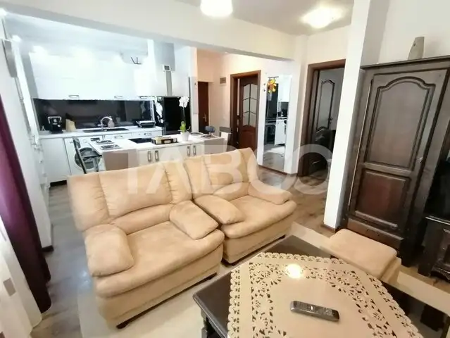 Apartament decomandat 3 camere balcon etaj intermediar Alma Sibiu