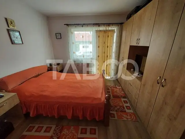 Apartament 3 camere decomandate 65 mpu 2 bai balcon parcare Selimbar 