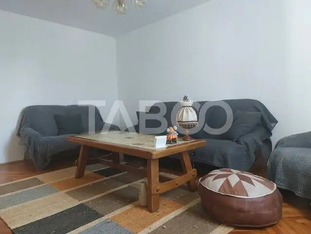 Apartament de inchiriat 2 camere 2 balcoane etaj 3 Stejarului Cisnadie