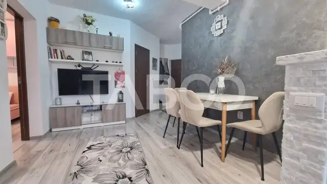 Apartament 3 camere la etajul 1 cu balcon garaj parcare si curte