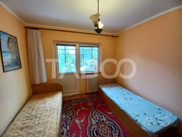 Apartament pentru muncitori 4 camere si 2 balcoane Mihai Viteazul