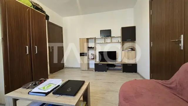 Apartament etaj 3 cu 2 camere de vanzare in zona Mihai Viteazul