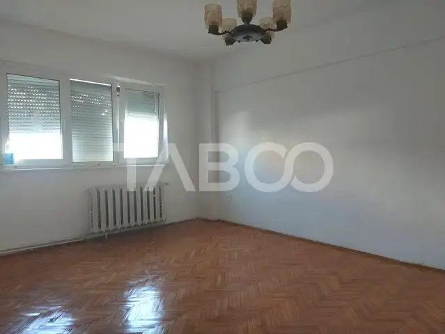 Apartament 65 mp 3 camere decomandate 2 bai pivnita zona Siretului