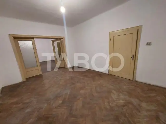 Apartament de vanzare 3 camere decomandate 78 mpu pivnita Trei Stejari