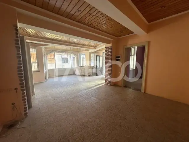 Casa 5 camere pivnita anexa curte libera 250 mp zona Piata Cluj Sibiu