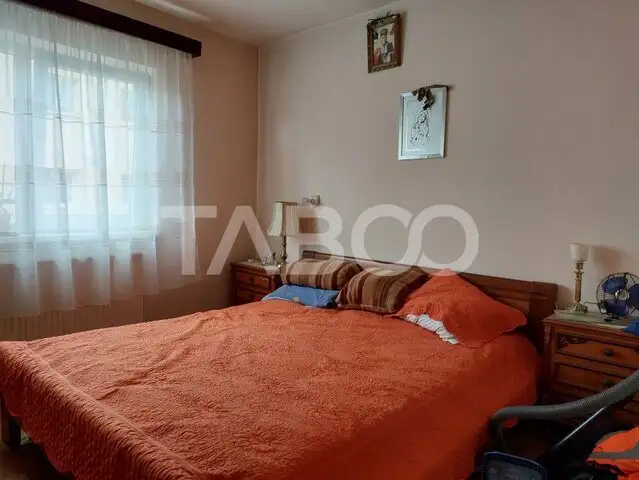 Apartament de vanzare  75 mp 4 camere  2 balcoane etaj 2 Cisnadie