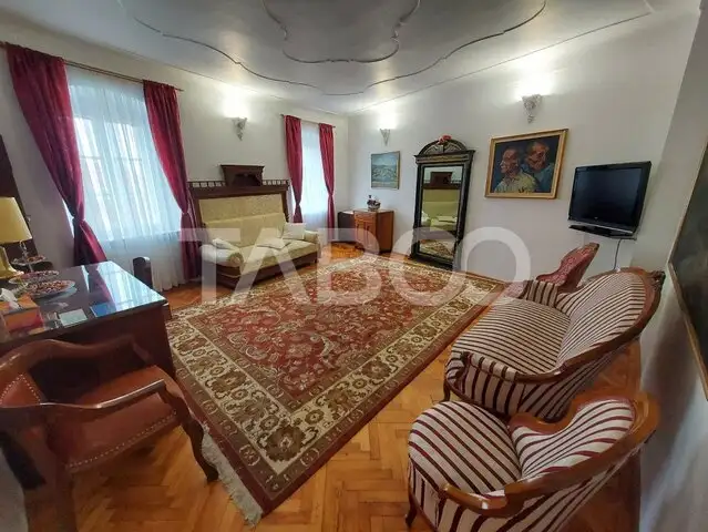 Apartament de vanzare 3 camere 77 mpu anexa pivnita Centru Istoric