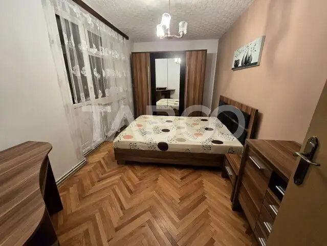 Apartament decomandat de vanzare cu 2 camere balcon boxa Vasile Aaron