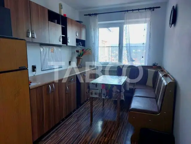 Apartament 3 camere decomandate 45 mpu balcon mobilat utilat Cisnadie