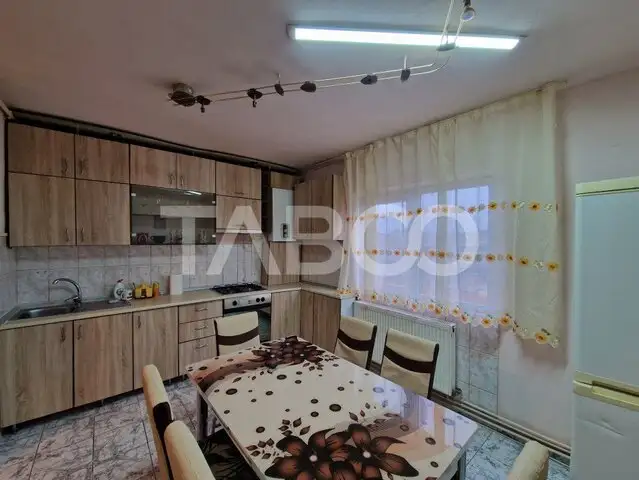 Apartament 3 camere de inchiriat 2 balcoane lift Terezian Sibiu