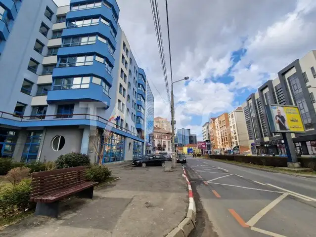 Apartament decomandat de vanzare la etaj intermediar Mihai Viteazul