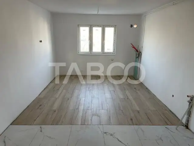 Apartament de vanzare cu 2 camere decomandate si balcon 