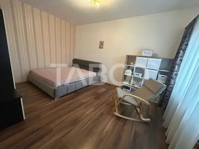 Apartament 4 camere de vanzare decomandat 110 mp zona Mihai Viteazul