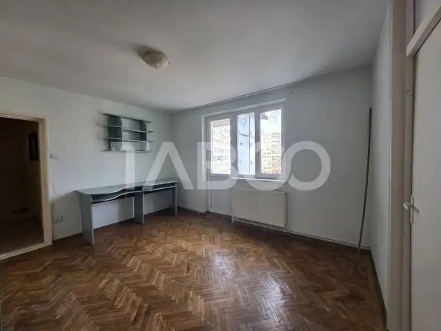 Apartament 2 camere si balcon de vanzare 37 mp zona Mihai Viteazu