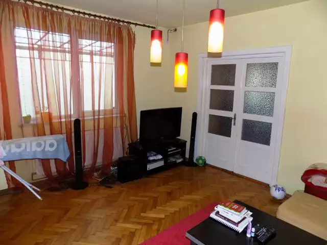 Casa singur in curte 4 camere si 1100 mp teren in zona Piata Cluj