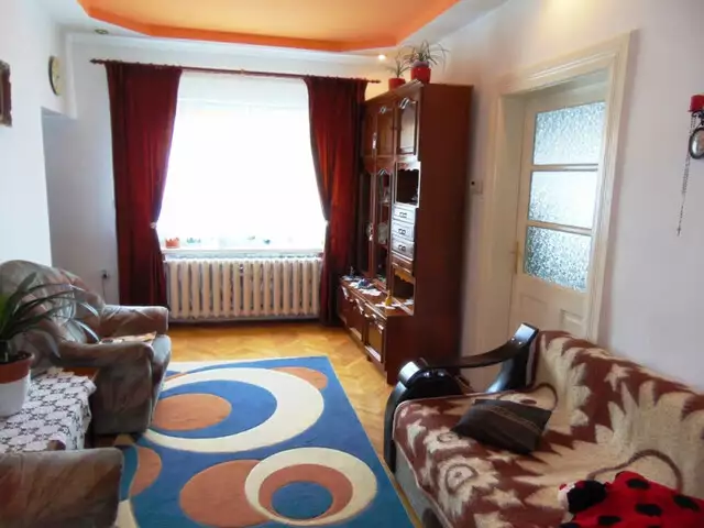 Apartament cu 4 camere la casa de vanzare in zona Lupeni din Sibiu