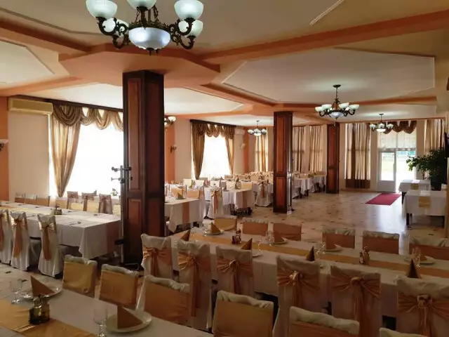 Pensiune cu sala de evenimente si restaurant de vanzare in Sibiu